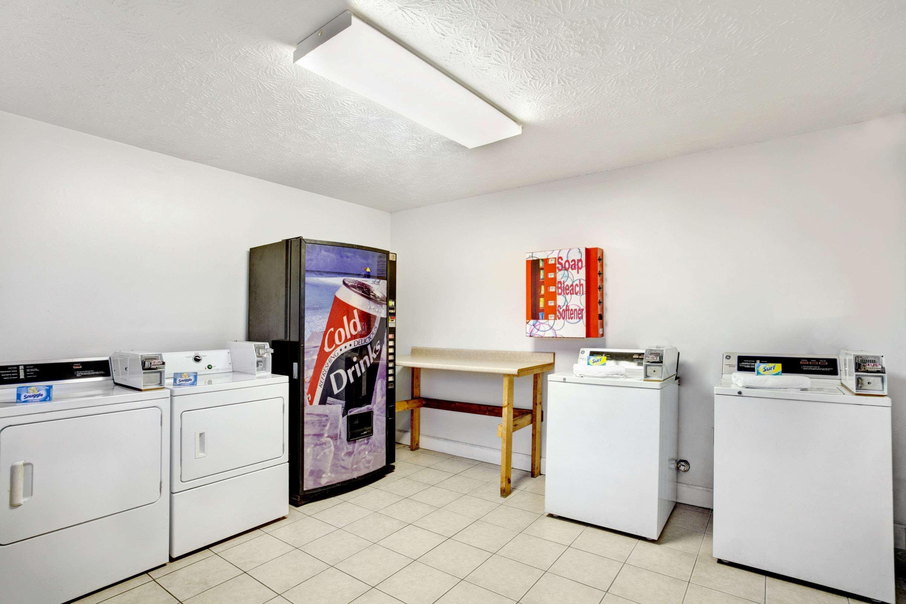 Super 8 By Wyndham Whites Creek/ Nashville Nw Area Exteriör bild