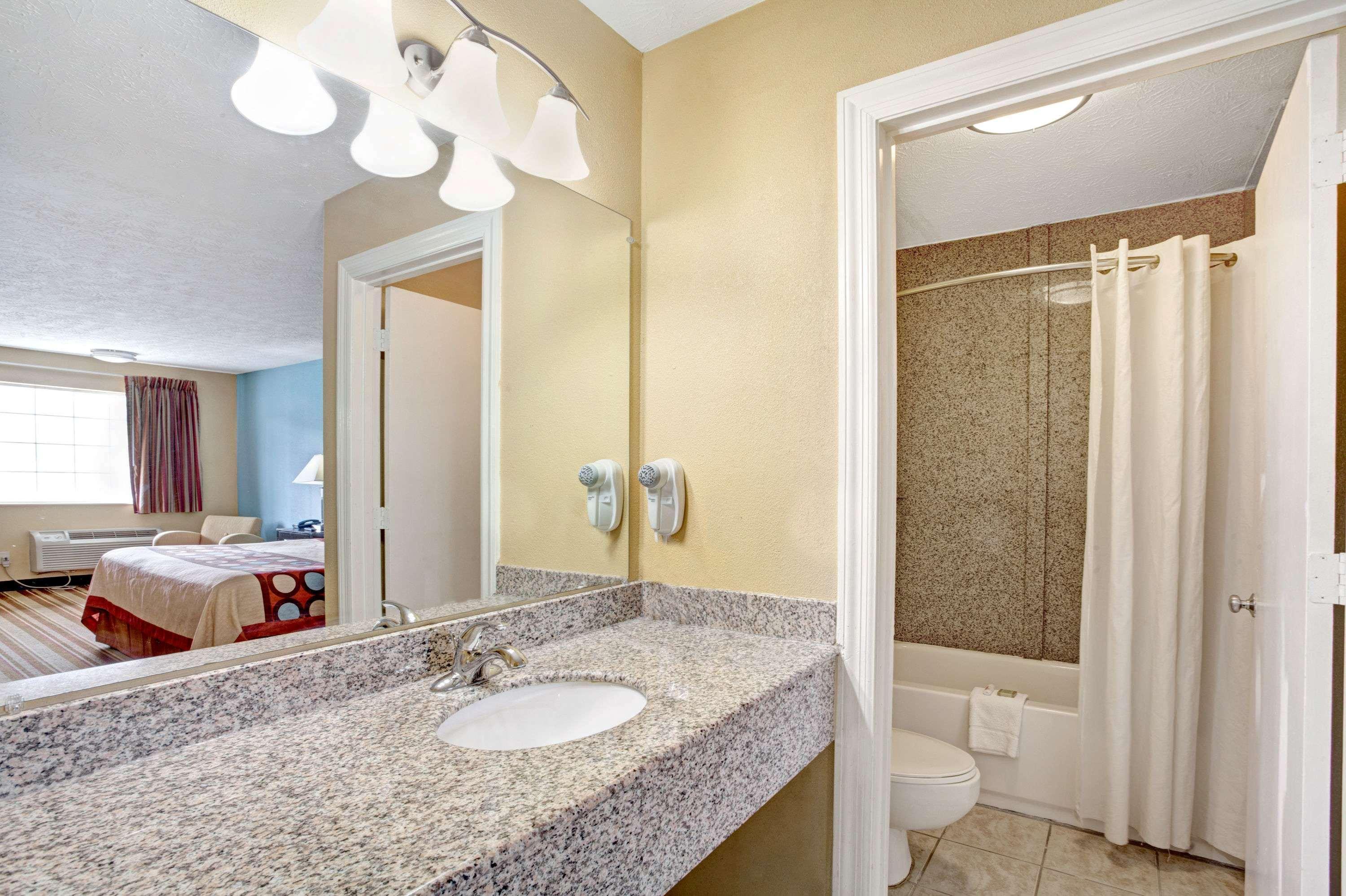 Super 8 By Wyndham Whites Creek/ Nashville Nw Area Exteriör bild